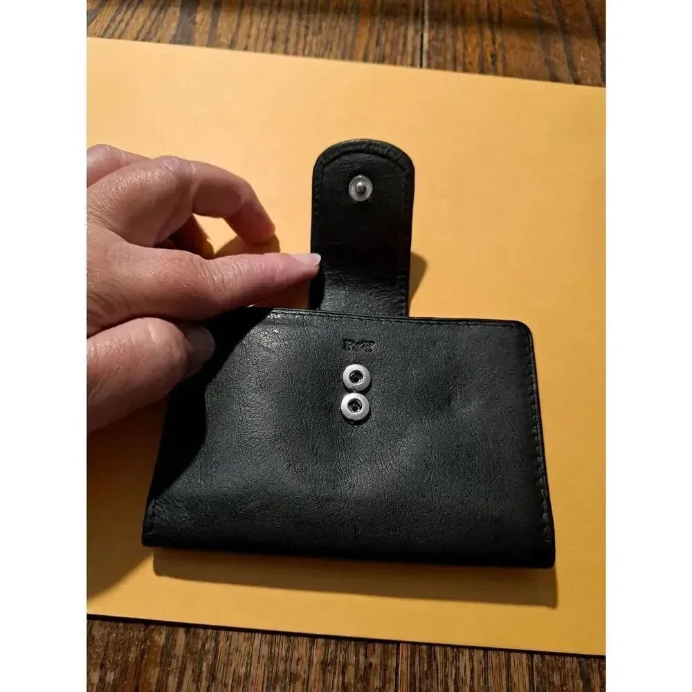 P&Y Black Leather Bifold Wallet Snap Closure ID Window Card Slots Unisex